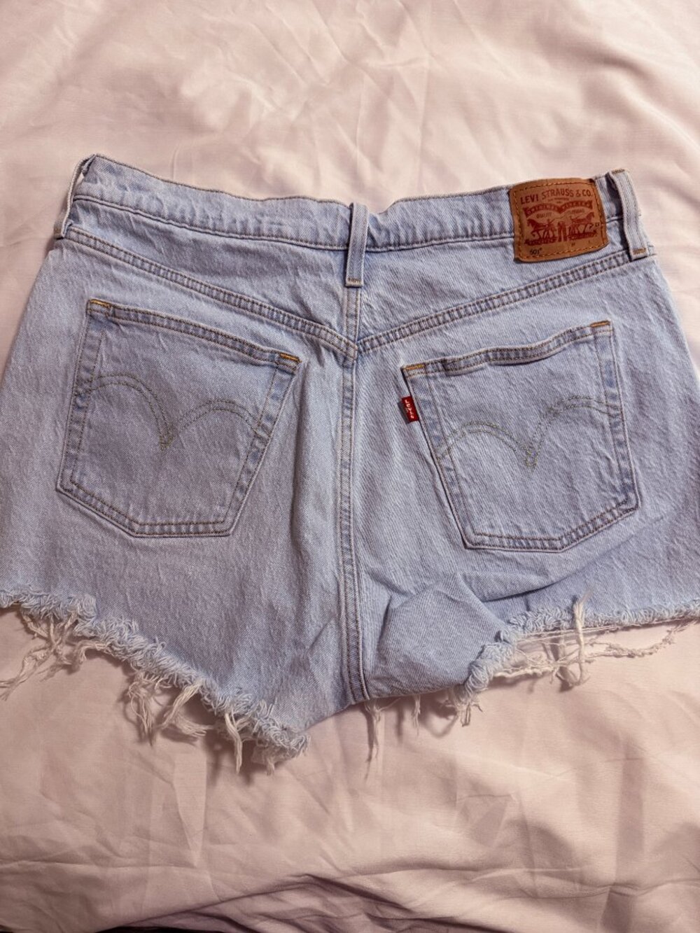 Levi's Women's 501 Original High-Rise Shorts Size 33 - Picture 2 of 6